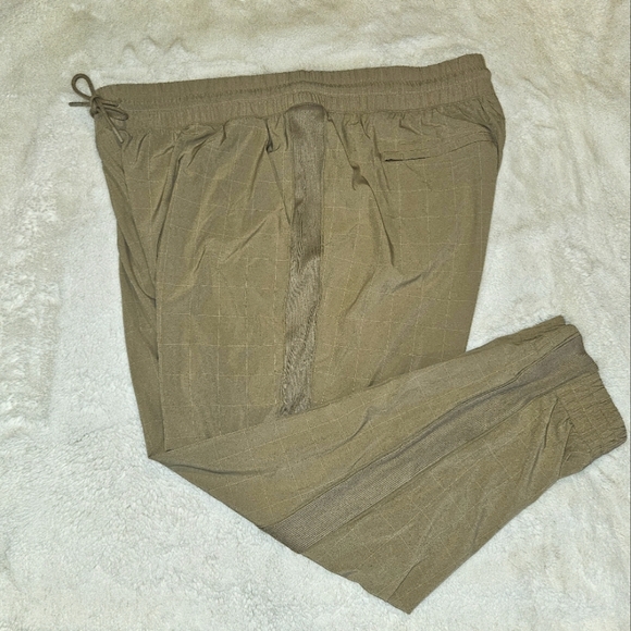 Athleta Brooklyn Textured Jogger Pants Silt Taupe Khaki Tan Women's Size 20 - Picture 6 of 15